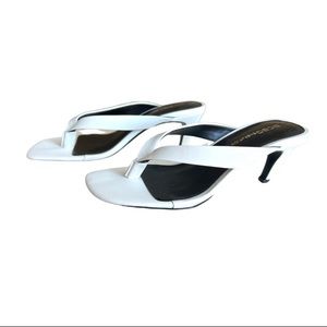 NIB BCBG Bright White Tabina Thong Sandals, Size 6